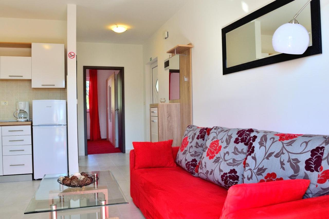 Apartment Domus Lauri Umag Exterior photo