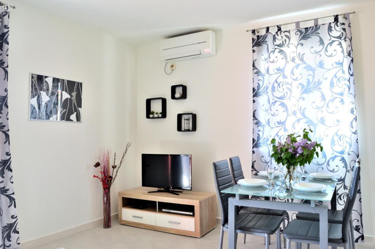 Apartment Domus Lauri Umag Exterior photo
